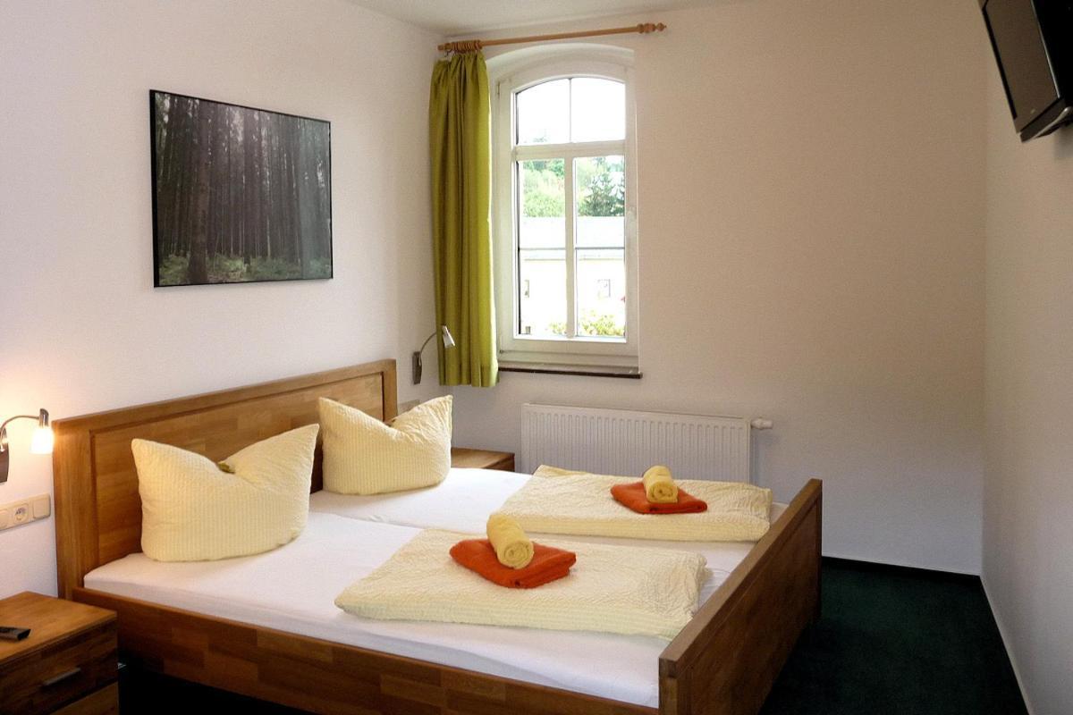 Pension Und Ferienwohnung Am Teich Шлайц Экстерьер фото